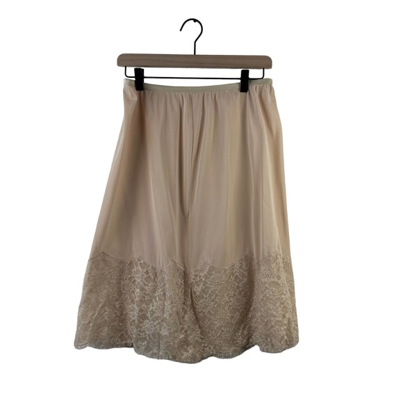 Vanity Fair Dresses & Skirts - Vanity fair vintage beige lace hem slip skirt
